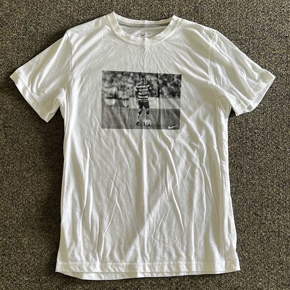 Large white Nike dri-fit us soccer team Landon Donovan